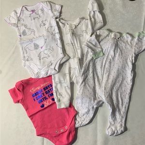 🛍🛍 BOGO!!! 🛍🛍 NWOT/GUC Bundle: Outfit, Sleeper, 2 Onesies